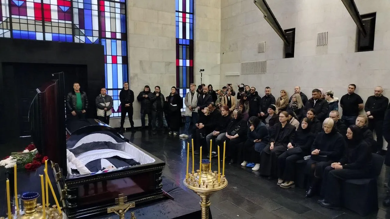 В Москве простились со звездой «Полицейского с Рублевки» Романом Поповым