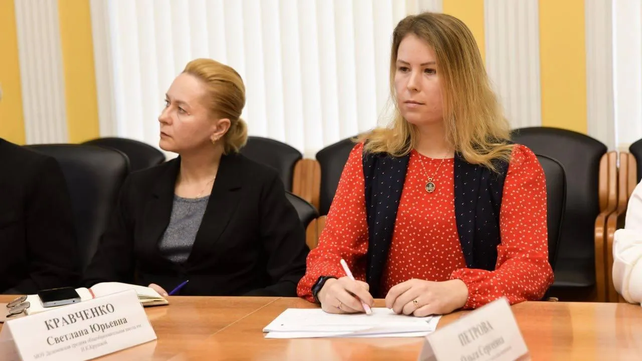 В Дмитрове обсудили развитие образования и повышение зарплат педагогов