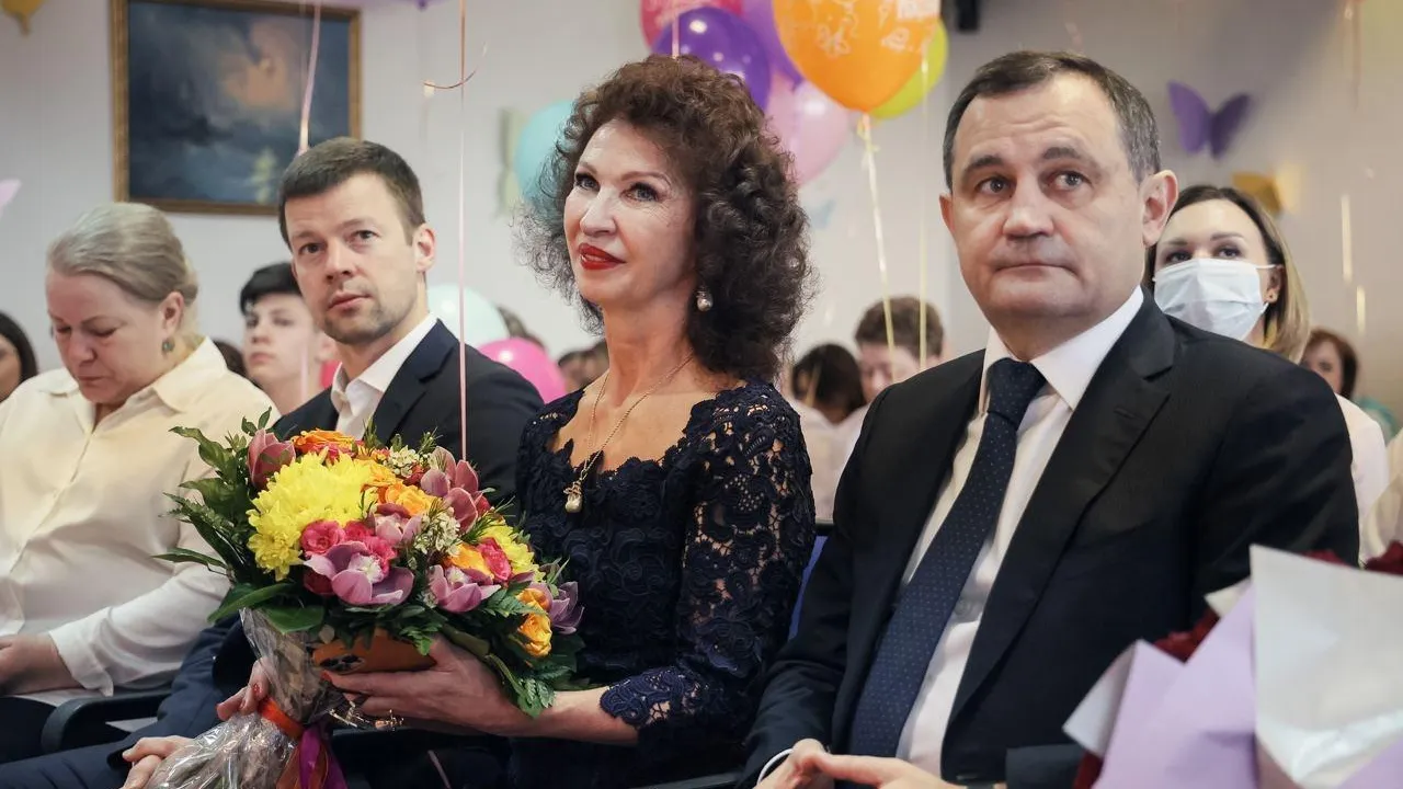 Брынцалов вручил награду главврачу перинатального центра Балашихи к ее юбилею