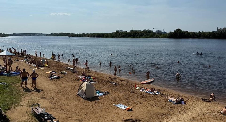 Несколько тысяч человек ежедневно посещают пляжи в Дубне
