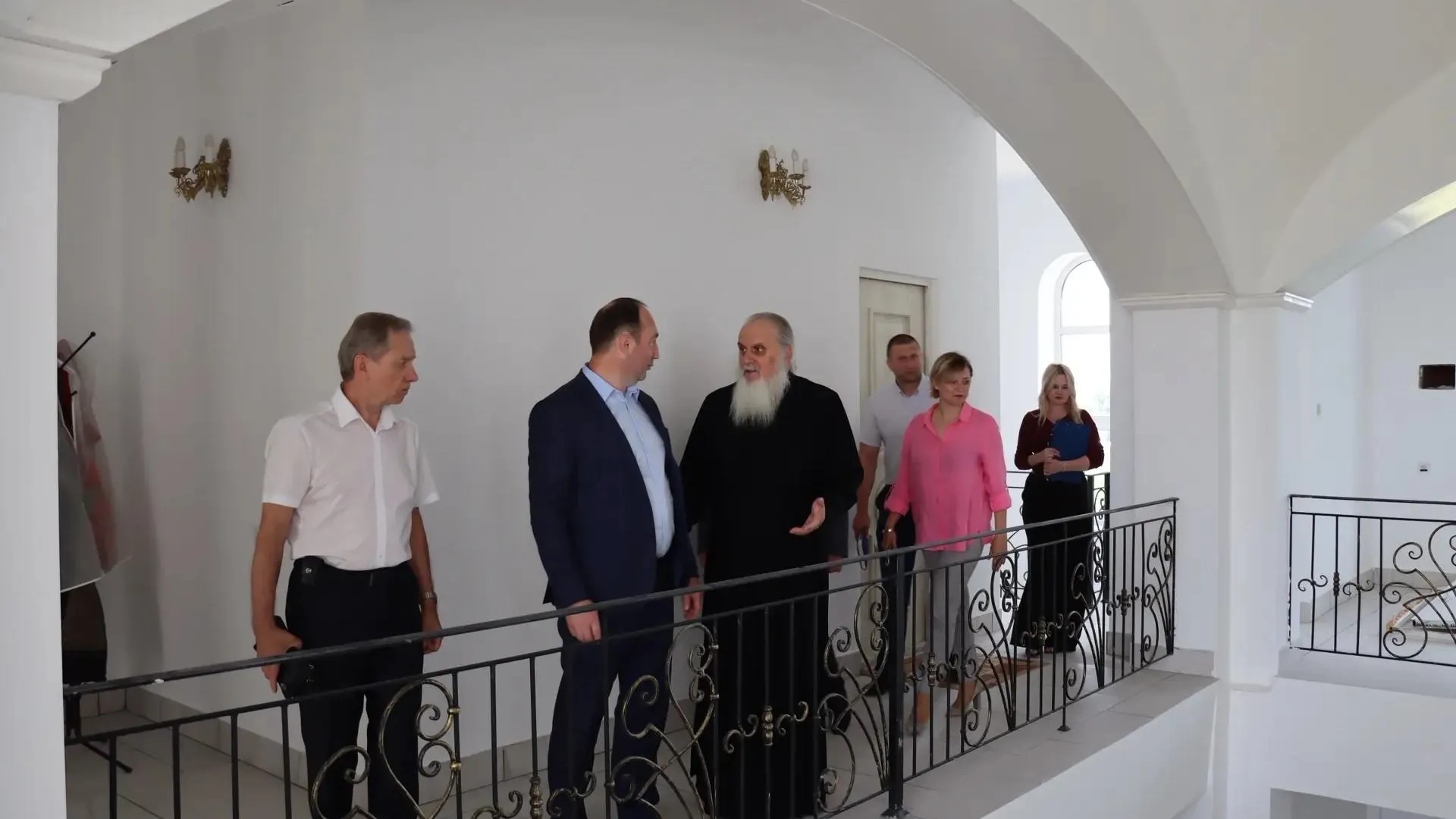 Глава Ступина поздравил благочинного с днем рождения