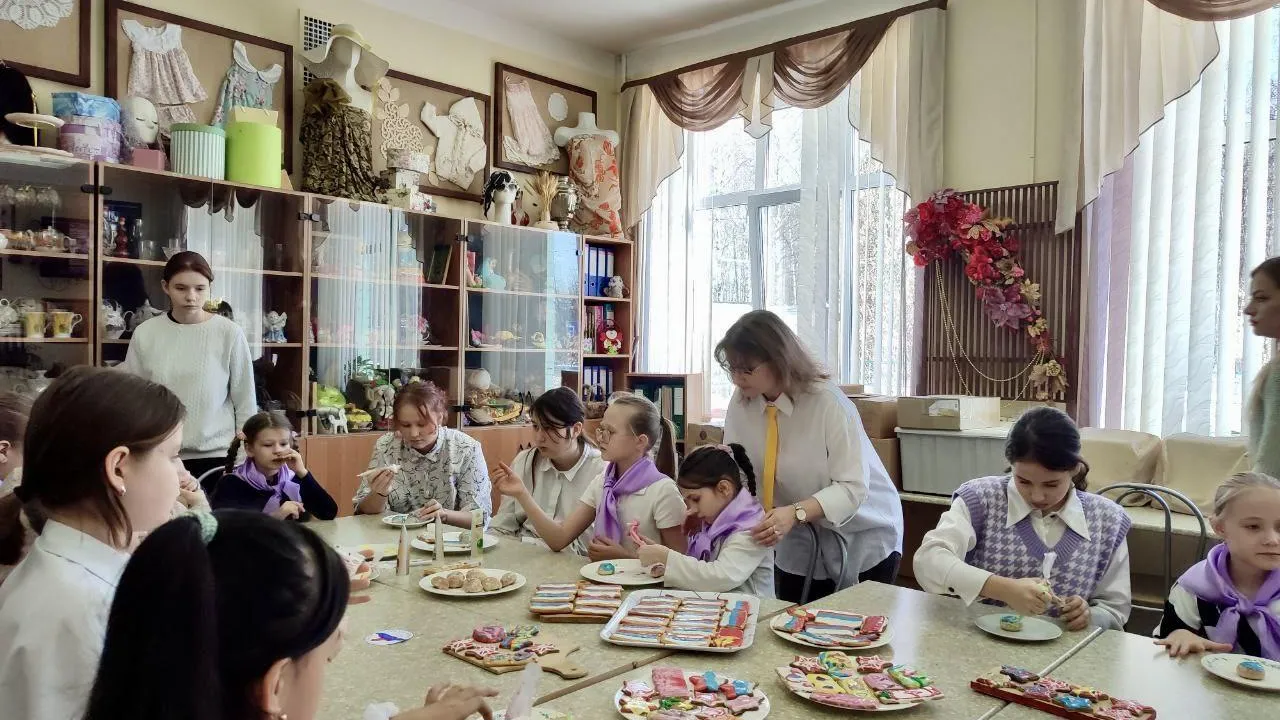 285 тыс блинов и 96 тыс пряников отправили в зону СВО учащиеся‑активисты Подмосковья