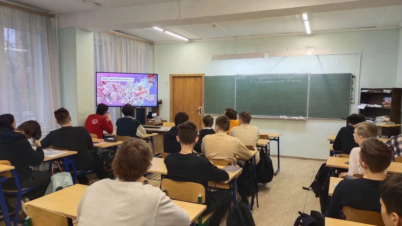 В филиалах колледжа «Энергия» обсудили отношения в семье в ходе «Разговоров о важном»