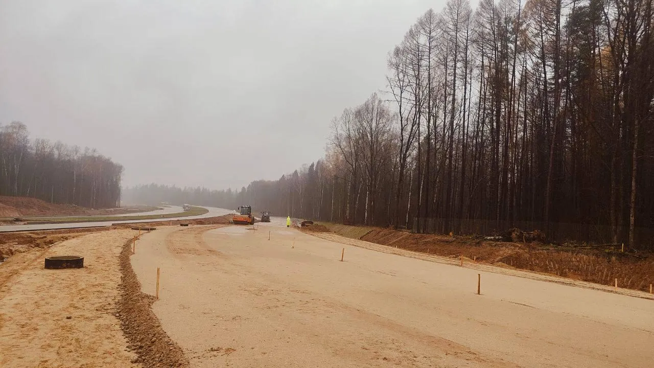 На дублере Пятницкого шоссе стартовали работы по устройству тротуаров