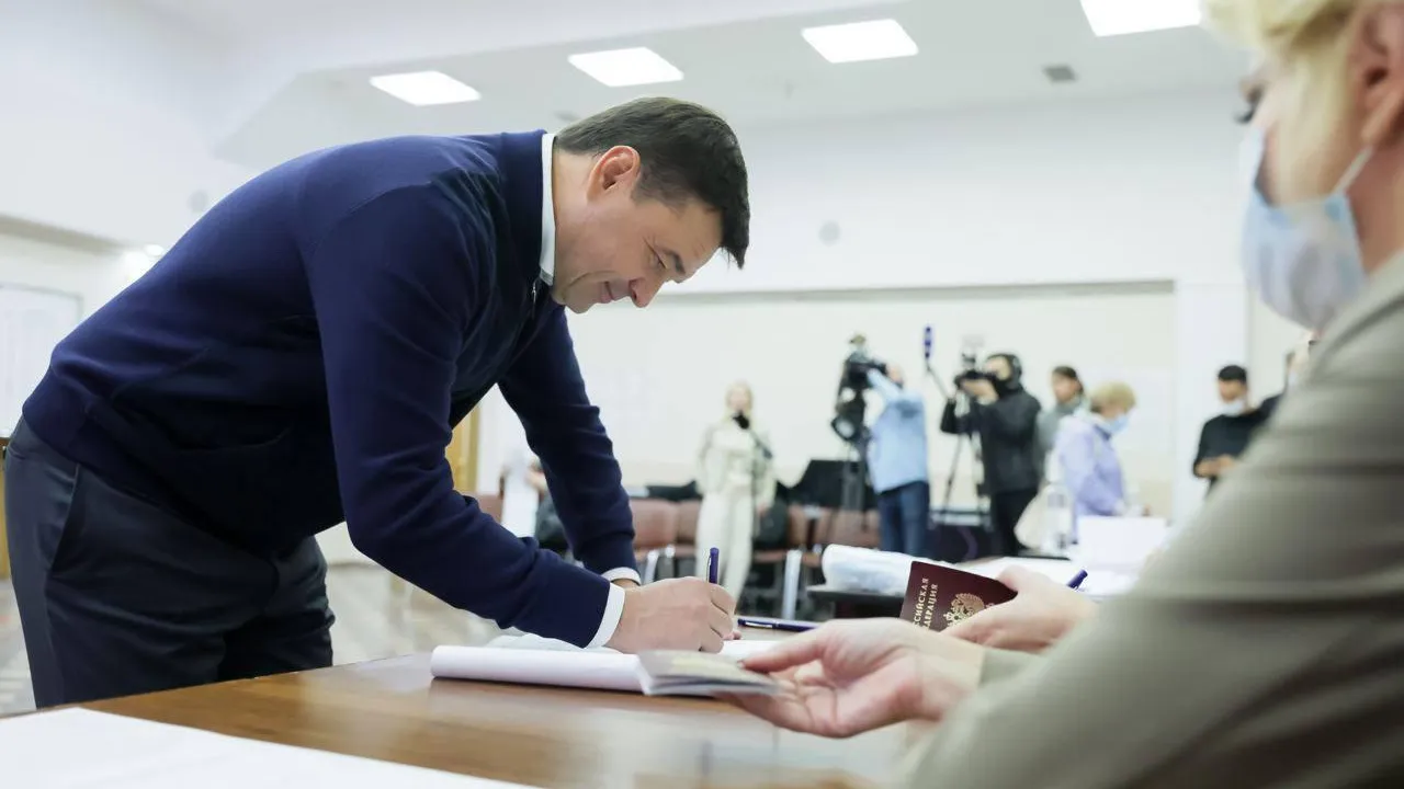 Андрей Воробьев проголосовал на участке в Одинцовском округе