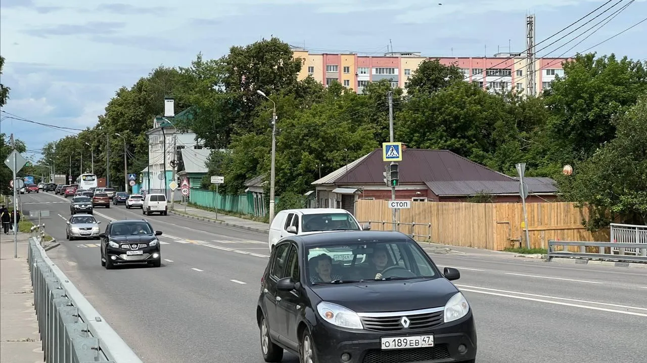 Автомобилистов Подмосковья призывают быть аккуратнее на дорогах в жаркую погоду
