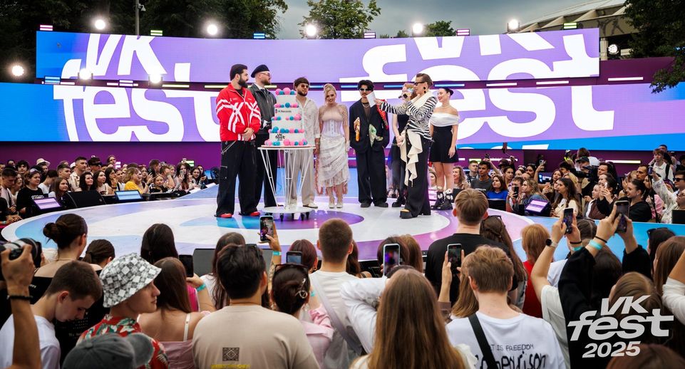 Полина Гагарина открыла официальную часть VK Fest в Москве