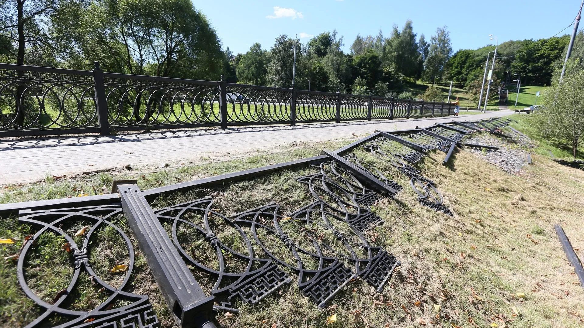Более 500 ограждений привели в порядок в Подмосковье с начала года