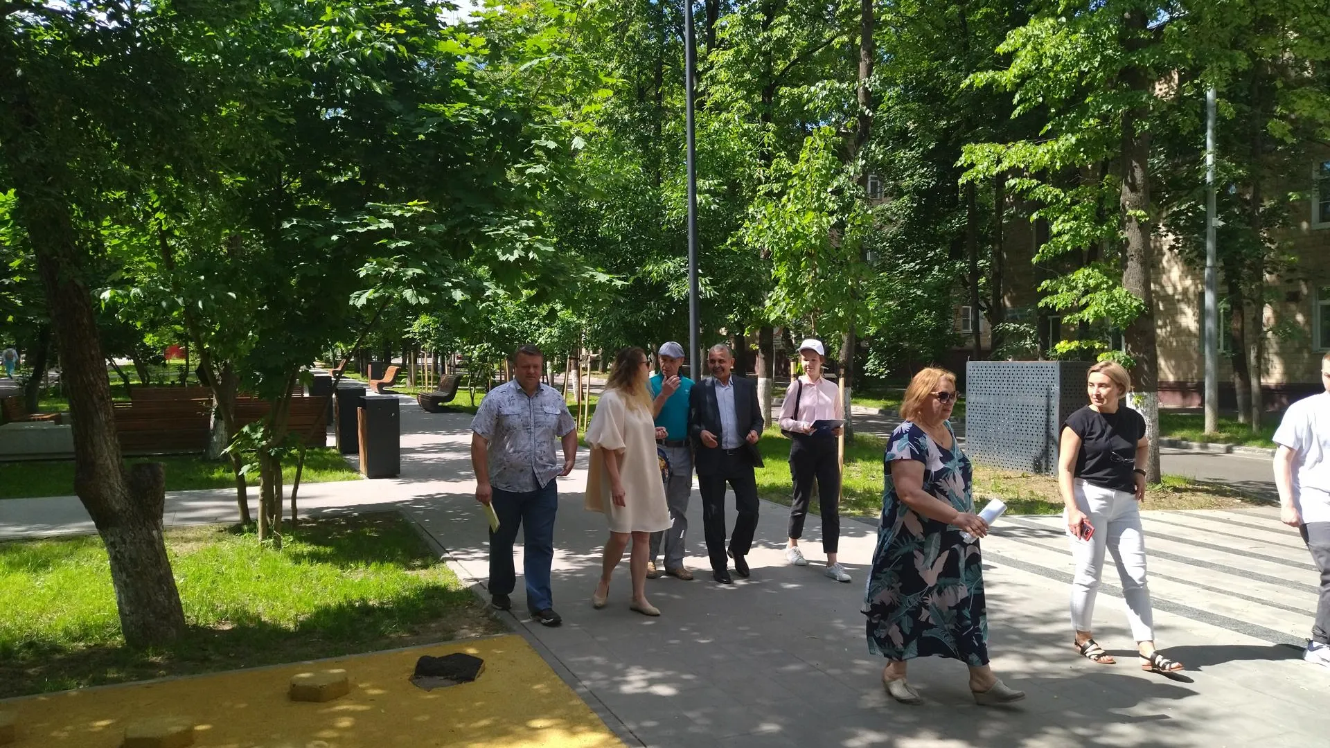 Жители Щелкова пожаловались на незаконную расклейку объявлений и граффити на улице Пушкина