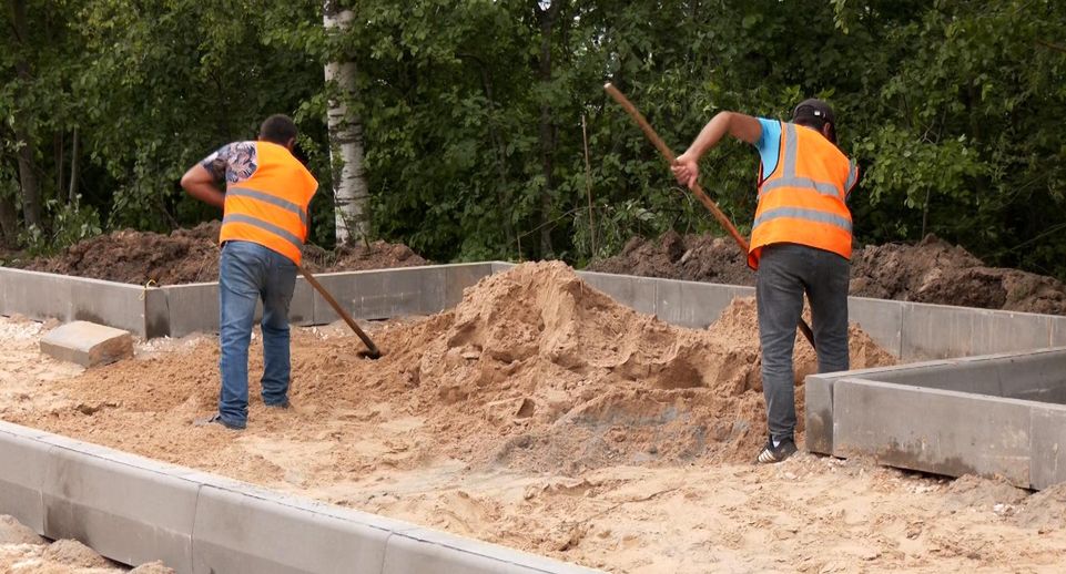 В поселке для многодетных в Дубне начали обустраивать первые автобусные остановки