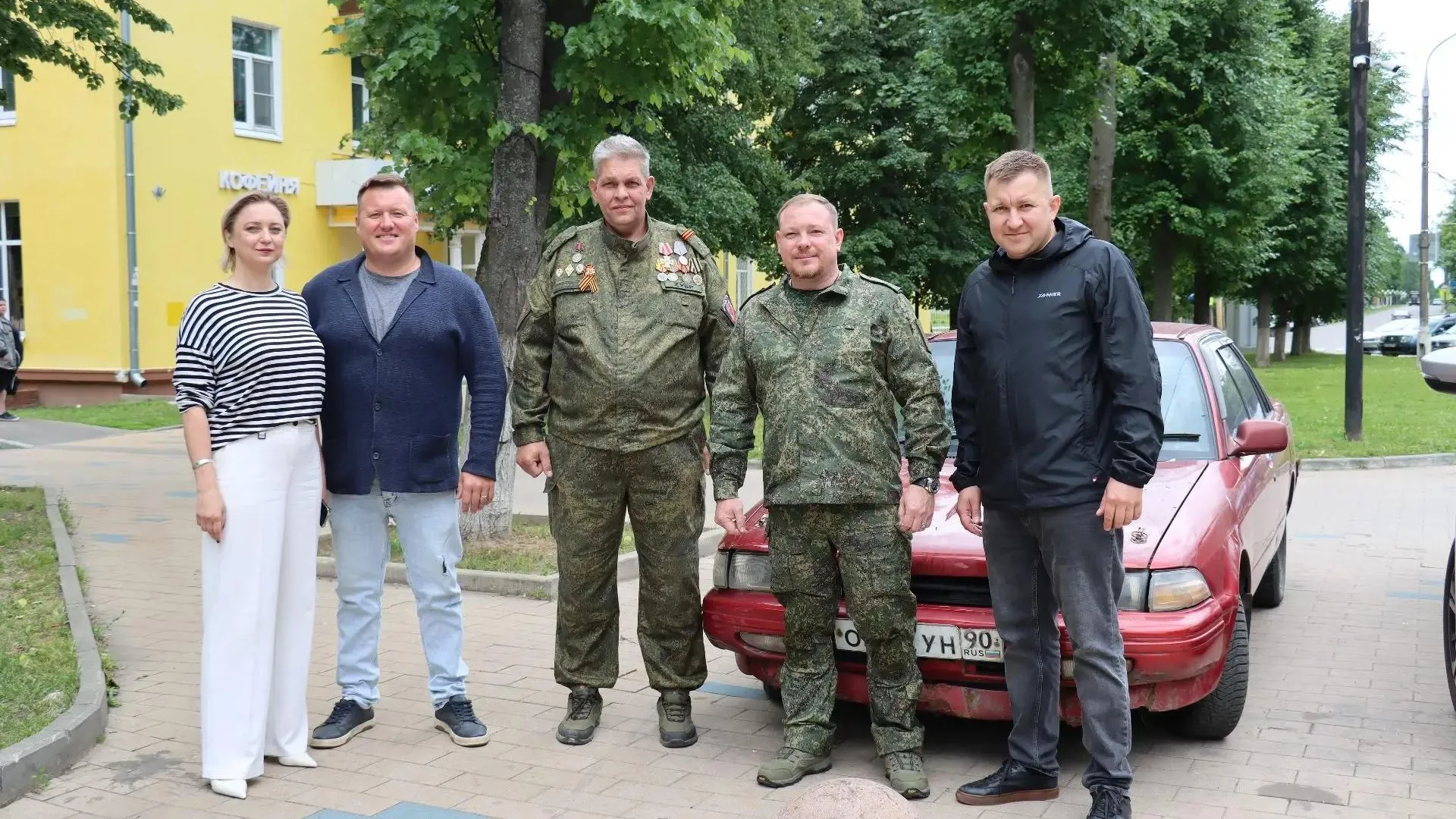 В Ступине передали автомобиль участнику СВО