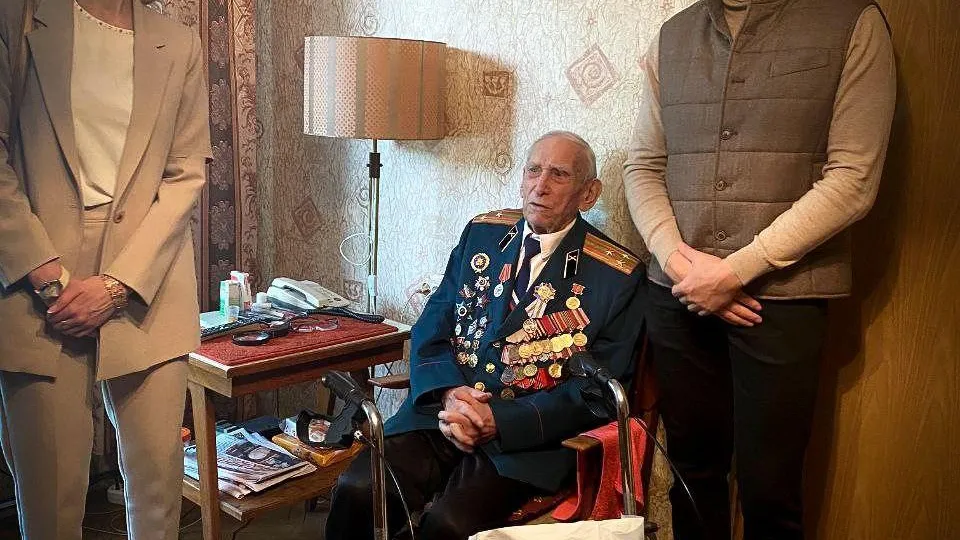 Депутат Мособлдумы поздравил Днем Победы ветеранов Балашихи