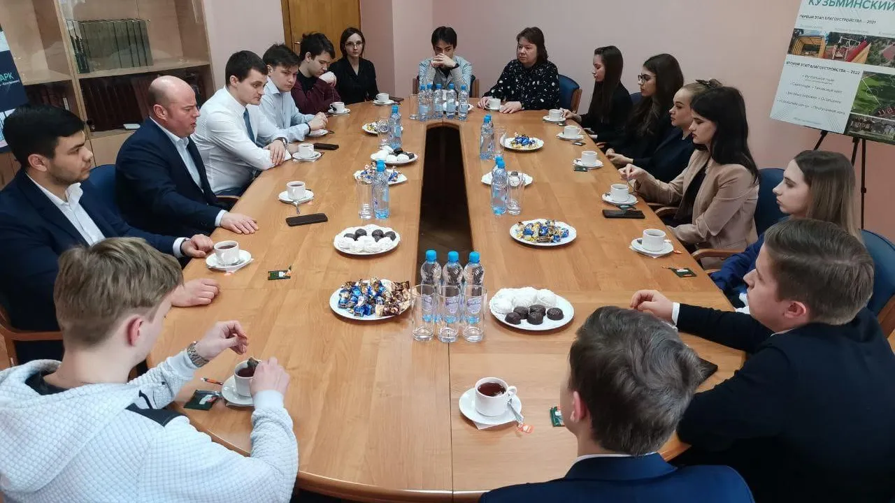 Молодежь предложила главе Котельников идеи по улучшению качества жизни в округе