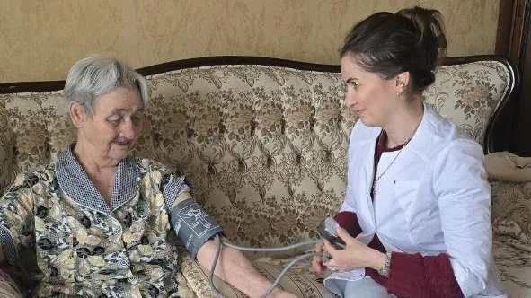 Для щелковских ветеранов проводят диспансерные осмотры на дому