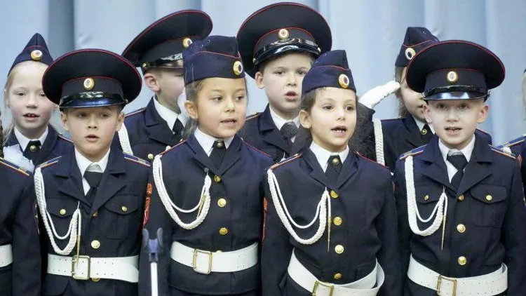 Более 30 первоклассников получили удостоверения кадетов в Красногорске
