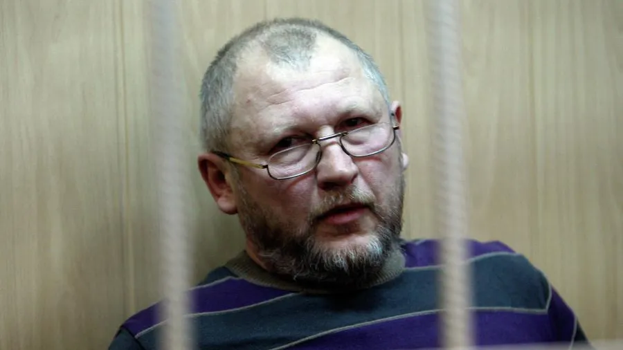 «Я из СБУ. Вы все умрете»: Миша Хохол устроил шоу на суде об убийствах на Кипре