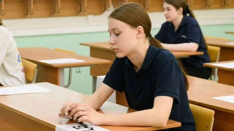 Свыше 16 тыс выпускников Подмосковья сдают ЕГЭ по информатике и иностранным языкам