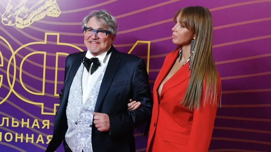 После развода с молодой женой Дибров советует мужчинам баловать женщин