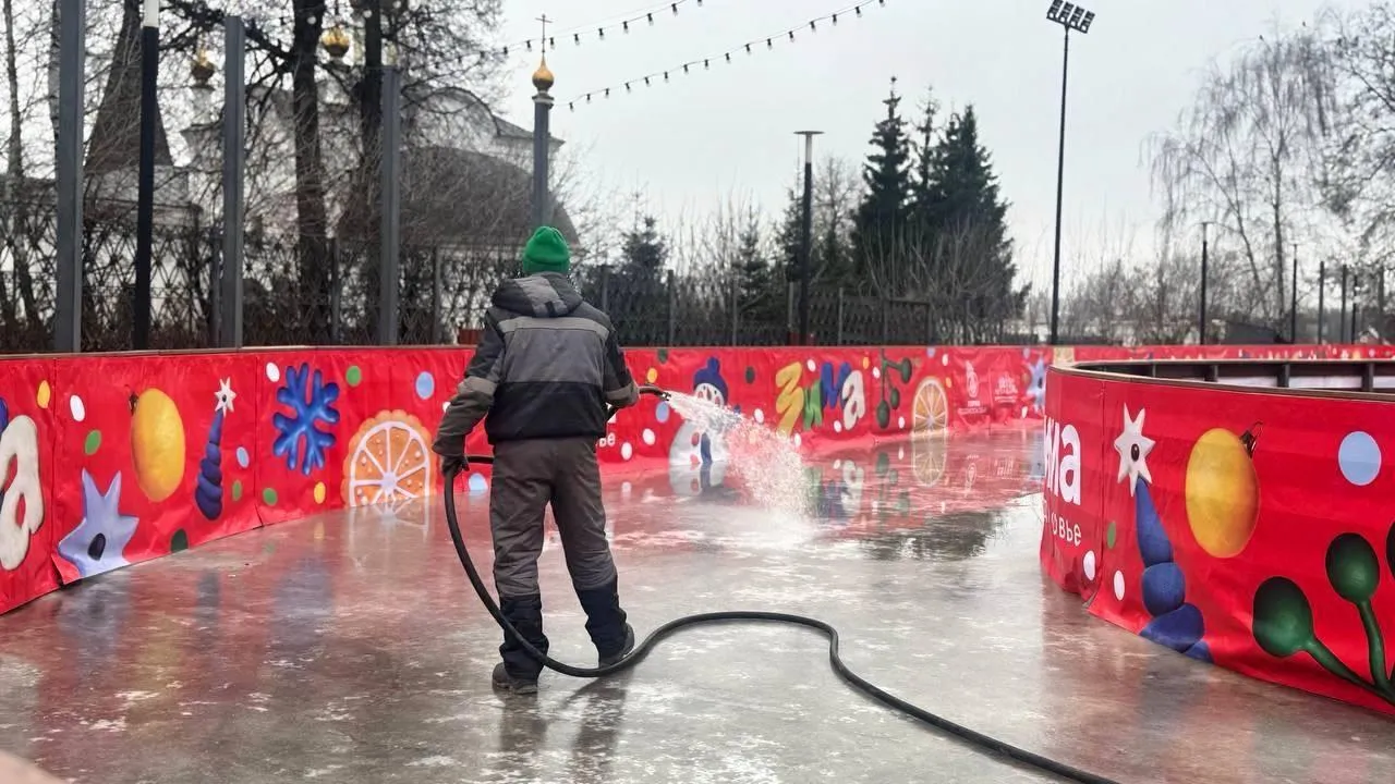 В парке Талалихина Подольска залили каток