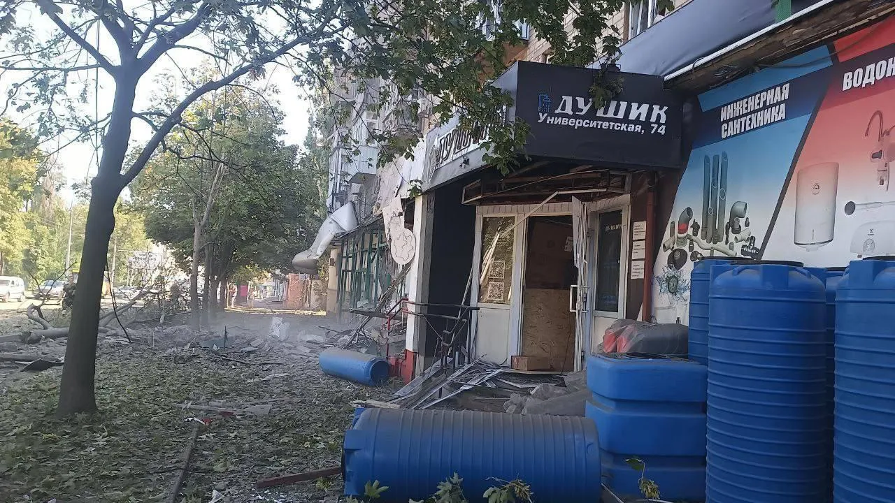 Появились фото и видео ракетного обстрела центра Донецка в ДНР