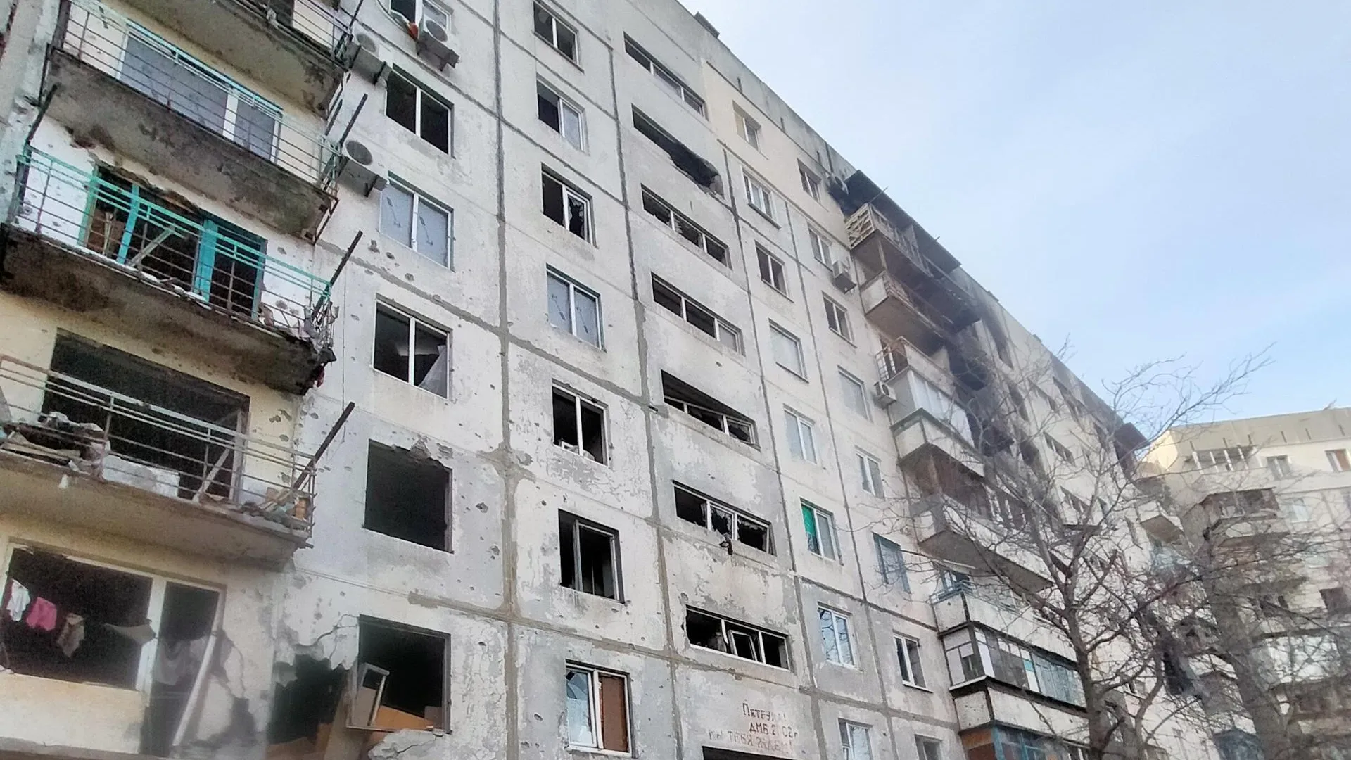 Технадзор Подмосковья контролирует работы по установке лифтов в Мариуполе