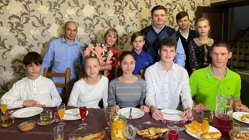 Глава Подольска поздравил с Днем матери женщину, воспитывающую 7 приемных детей