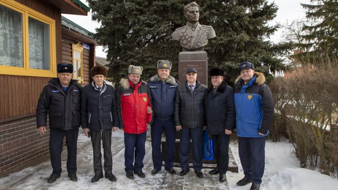 Делегация ГКУ МО «Мособлпожспас» посетила малую родину легендарного военачальника Чуйкова