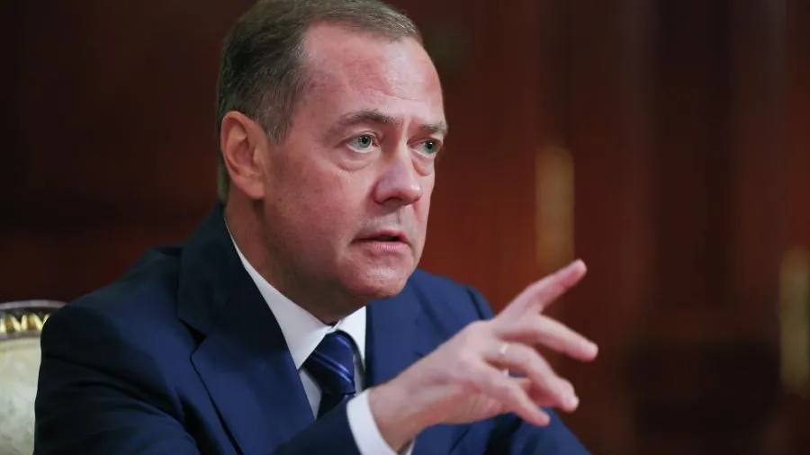 «Размажут мозги»: Медведев объяснил, чего на самом деле боятся создатели ИИ