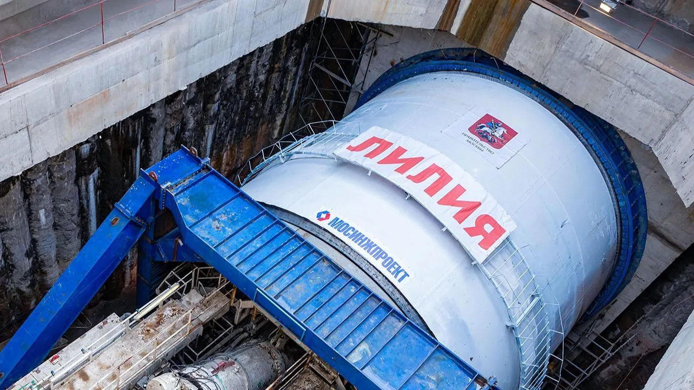 На Рублево-Архангельской линии Мосметро начали монтаж щита-гиганта «Лилия»