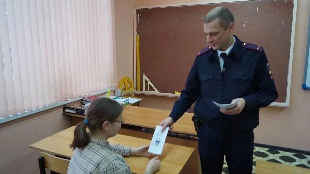 В Лотошине полицейские провели беседы с молодежью о вреде наркотиков