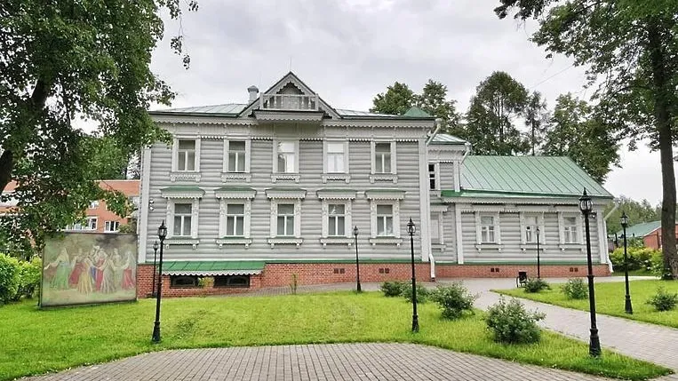 Артисты ансамбля танца «Русские сезоны» побывали в музее народных промыслов Мытищ