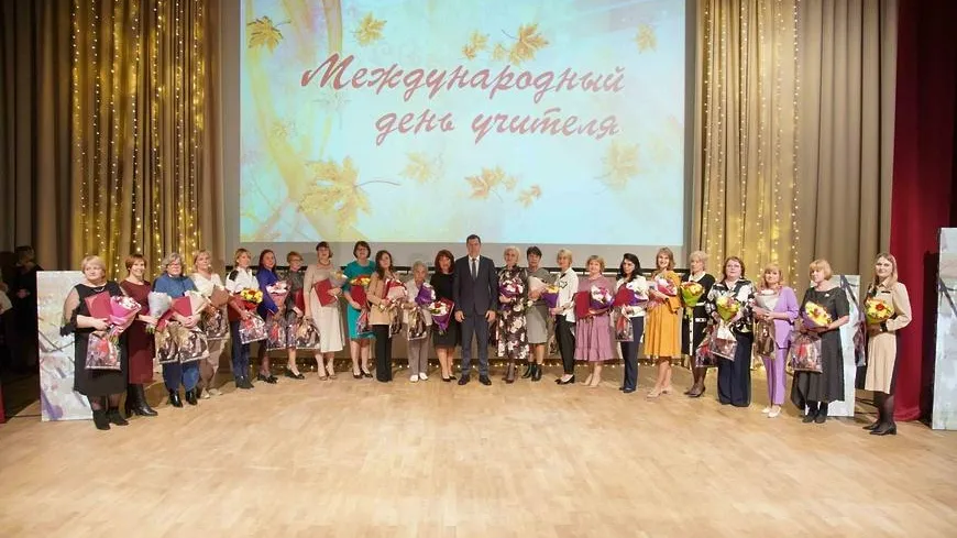 Преподавателям из Люберец вручили сертификаты на жилье ко Дню учителя