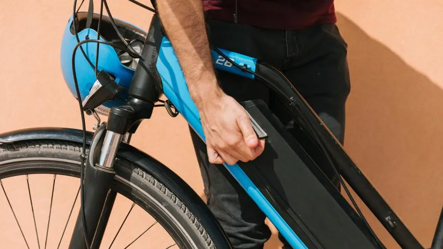 Мужчина на электровелосипеде сбил мальчика в столице