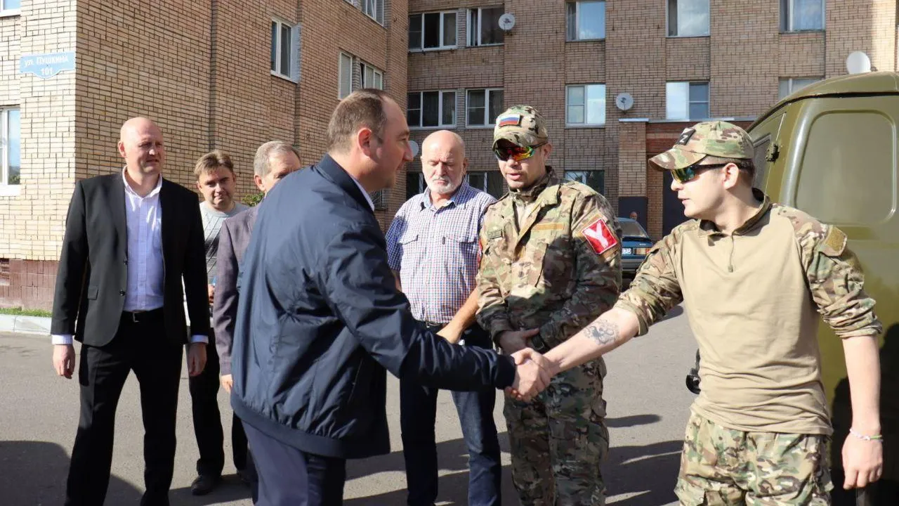 Глава городского округа Ступино передал участникам СВО транспорт для эвакуации