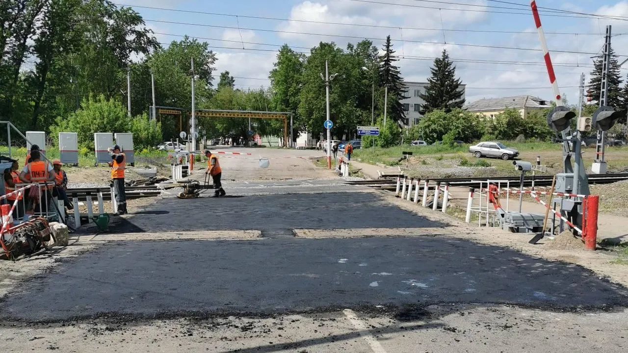 114 железнодорожных переездов отремонтировали в Подмосковье с начала ремонтного сезона