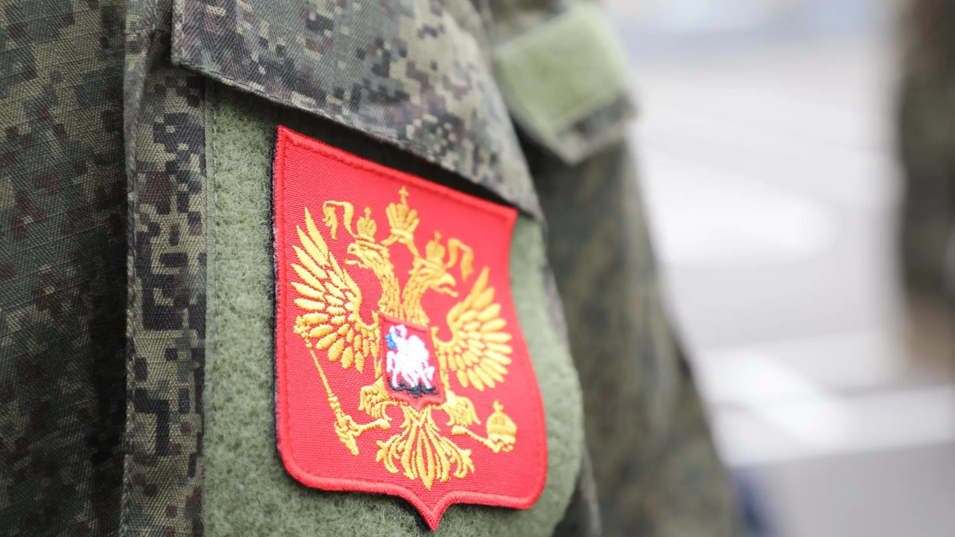 Советник главы Дзержинского рассказала о преимуществах службы по контракту