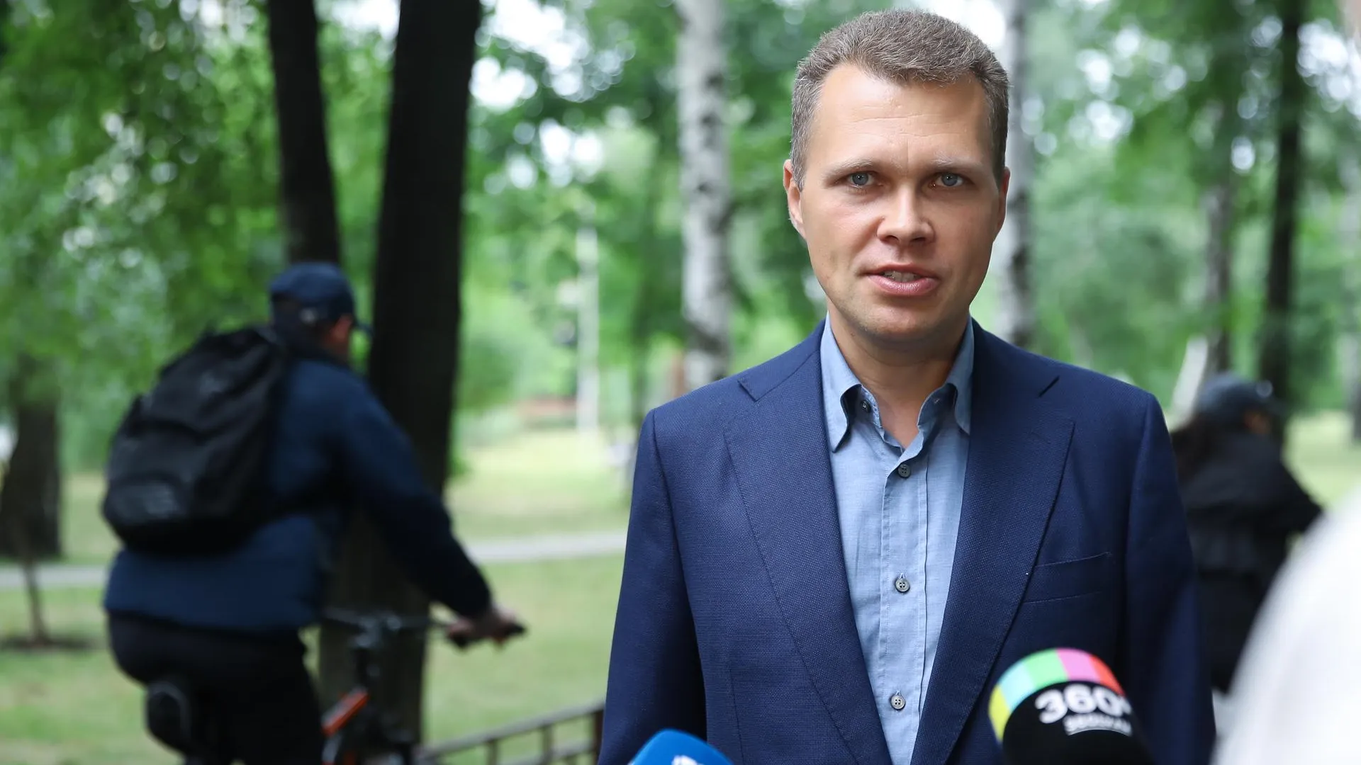 Первый зампред Мособлдумы проверил ход ремонта спортивных площадок Мытищ