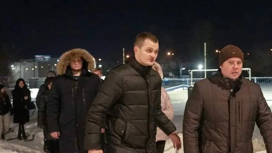 Глава Котельников проверил работы по обустройству света на стадионе микрорайона Силикат