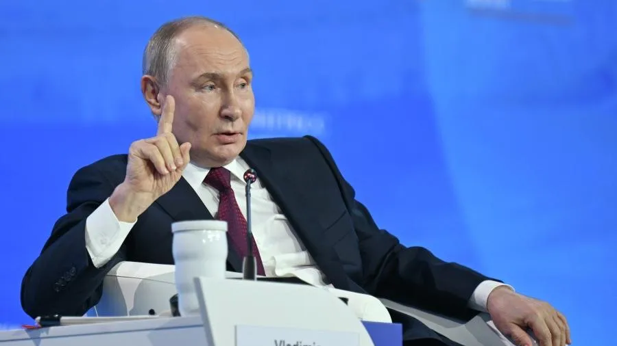 Путин призвал Грефа и Костина не «высасывать, как пылесос» деньги из других банков