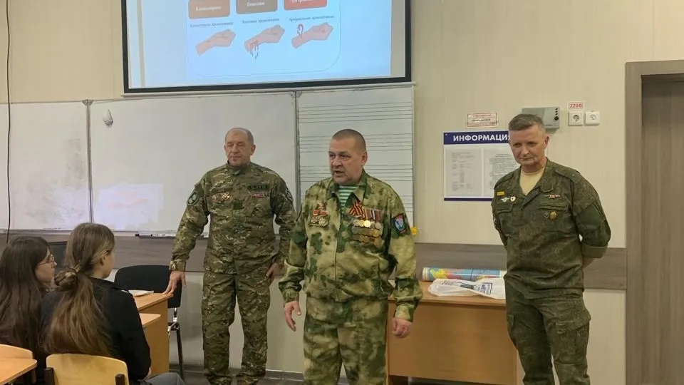 В Пушкинском округе ветераны СВО встретились со студентами колледжа