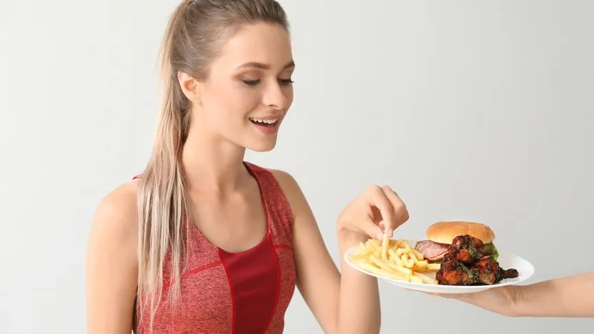 В РФ не смогут ввести доптарифы на ОМС для курящих и любителей фастфуда