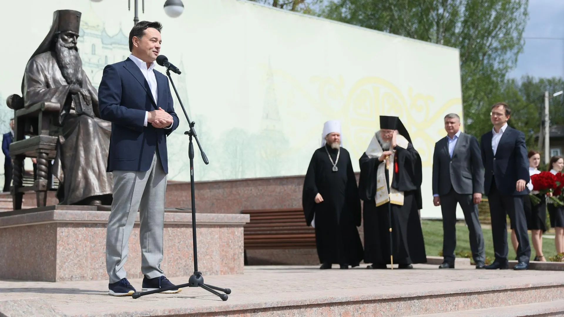 Воробьев и Мединский открыли памятник митрополиту Волоколамскому и Юрьевскому Питириму