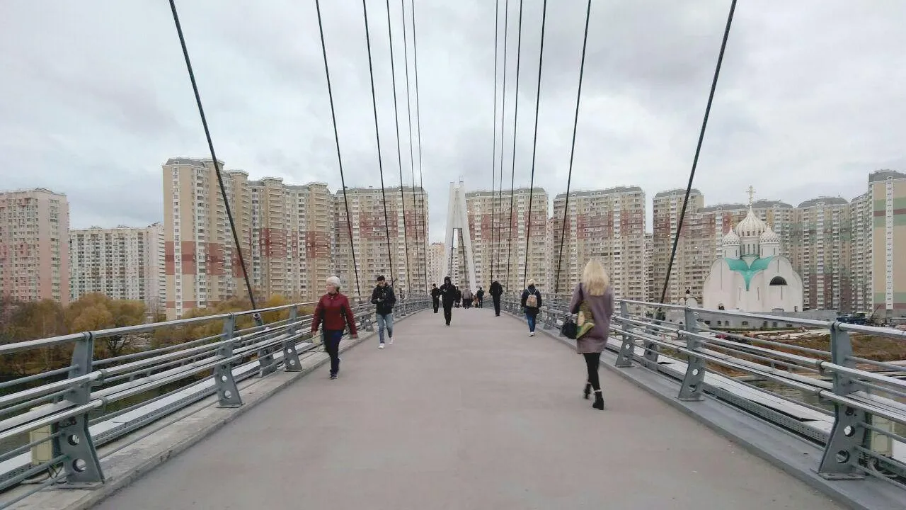 В Красногорске завершили ремонт пешеходного моста через Москву‑реку