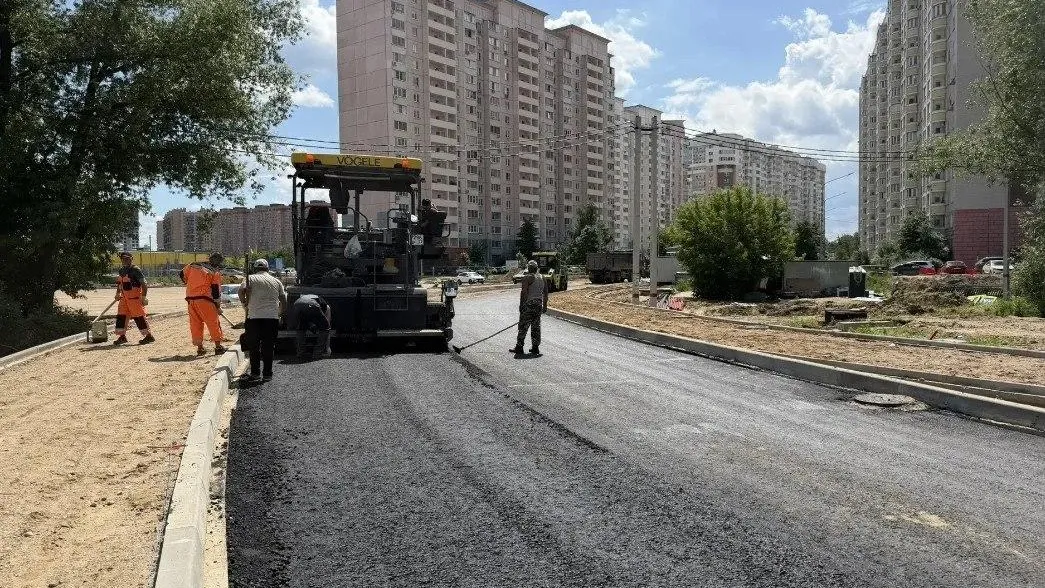 В Котельниках начали асфальтировать подъезд к школе