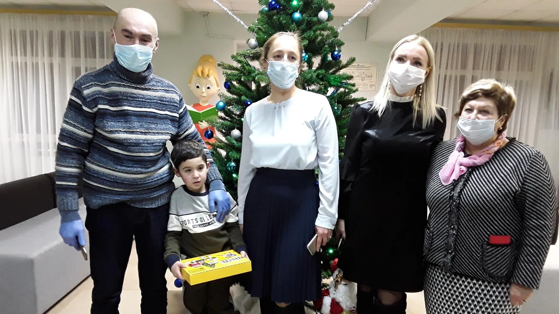 Мальчика и его отца, живших в хижине в лесу Балашихи, отправили на родину в Узбекистан