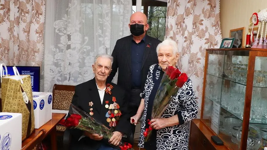 Семью ветеранов ВОВ Мытищ поздравили с наступающим Днем Победы