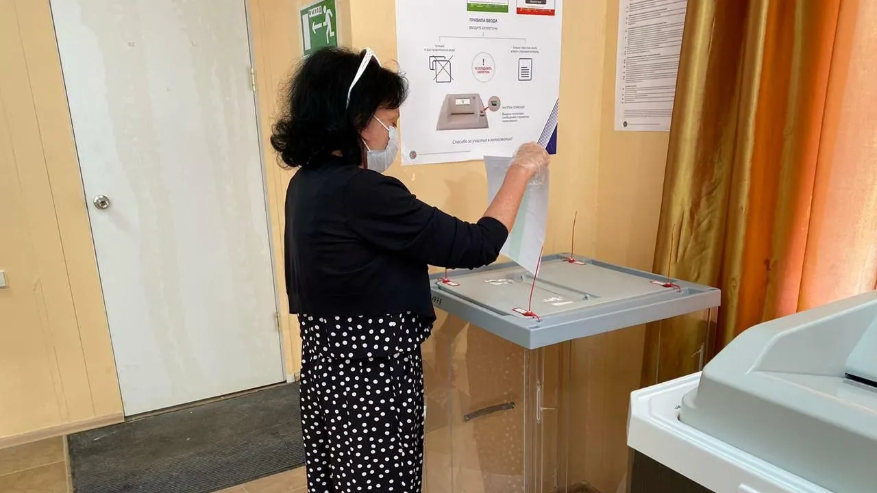 Марина Юденич проголосовала по Конституции на участке в Одинцовском округе