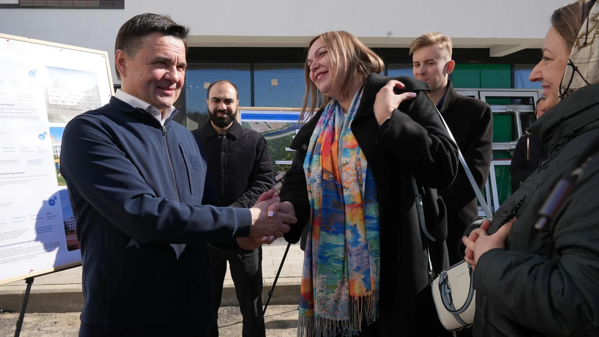 Андрей Воробьев проверил, как идет возведение поликлиники в ЖК «Томилино Парк»