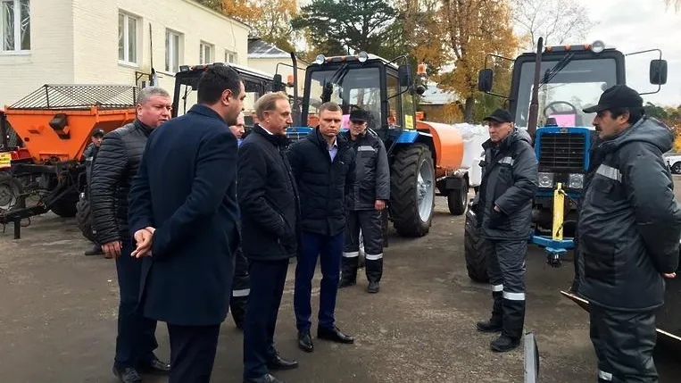 Глава Люберец проверил технику к зиме в объединенном комбинате благоустройства