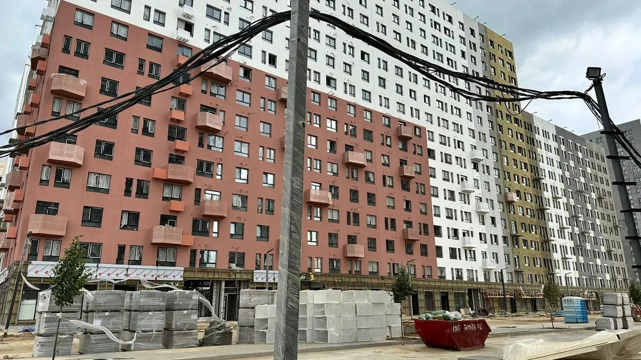 Стройготовность двух домов ЖК «Горки Парк» в Ленинском округе составляет 80%